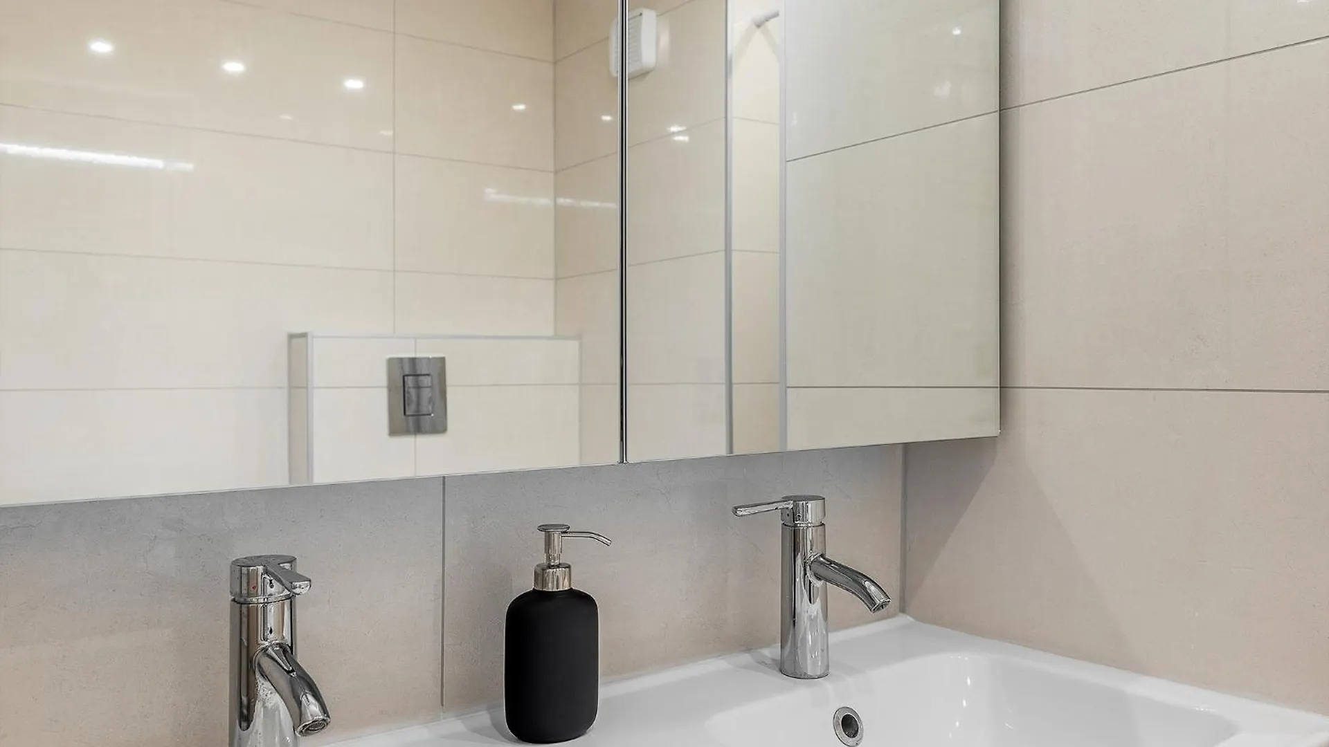 Classical Mini Studio With A Modern Touch! Budapest