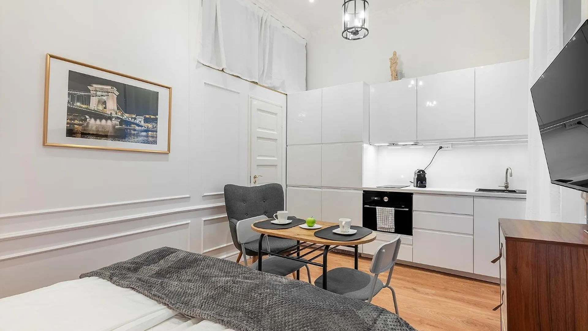 Classical Mini Studio With A Modern Touch! Budapest 0*,