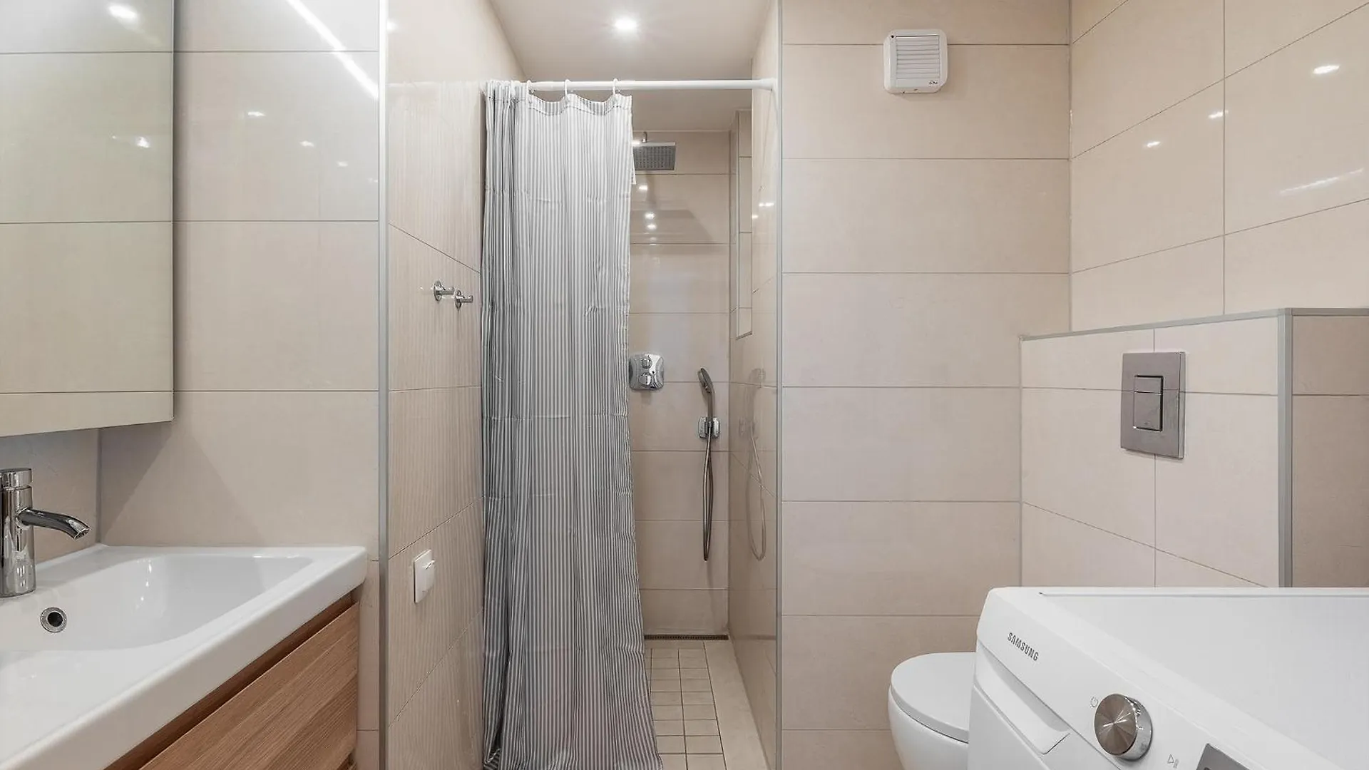 Classical Mini Studio With A Modern Touch! Budapest Hungary